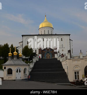 Vue aérienne de la Dormition de Pochayiv Lavra, un monastère orthodoxe de l'Oblast de Ternopil. L'Europe de l'Est Banque D'Images