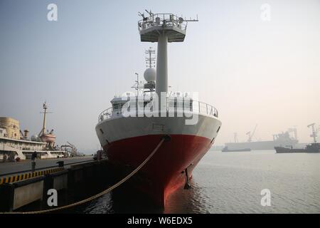 Le bateau de recherche de la Chine, ou Kexue "science", est photographié avant de quitter un port pour une expédition sur le Magellan monts sous-marins de l'ouest Paci Banque D'Images