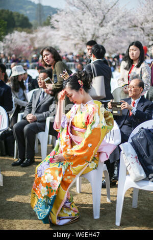 La fleur de cerisier du Japon 27 La Reine est représentée au cours de la Cherry Blossom Festival à la Tortue Chef Park à Wuxi city, Jiangsu province de Chine orientale, Banque D'Images