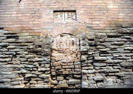 --FILE--Vue du mur à l'ancienne ville de Pingyao Pingyao county au nord la province de Shanxi, le 28 septembre 2017. Situé dans la province de Shanxi, Banque D'Images