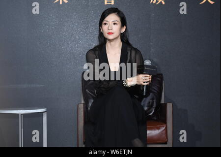 L'actrice chinoise Zhang Ziyi assiste à une cérémonie de remise de prix à Beijing, Chine, 25 mars 2018. Banque D'Images