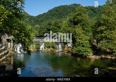 Cascade sur la rivière Una, Kostela, Bihac, Bosnie-Herzégovine, Europe Banque D'Images