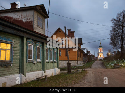 Varvarinskaya street et l'église de Sainte Barbara dans Plyos. Oblast d'Ivanovo. La Russie Banque D'Images