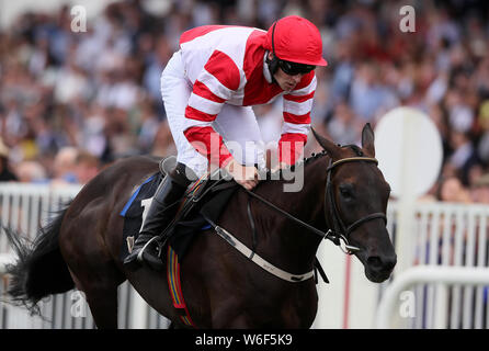 Dandy Mag monté par David Mullins gagne la course au cours de la Guinness débutants jour 4 du Festival d'été de 2019 à l'Hippodrome de Galway. Banque D'Images