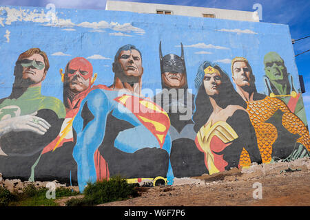 Graffity/ Wandbild : Superhelden, darunter Green Latern, le flash, Superman, Batman, Wonder Woman, la chose (das Ding), Hulk, Puerto del Rosario, Fue Banque D'Images