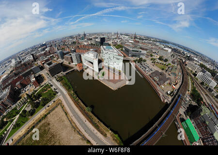 Panorama plein cercle Luftbild (Planetenansicht, petite planète) : die Skyline von Hamburg u.a. mit der Zentrale des Nachrichtenmagazins 'Der Spiegel', M Banque D'Images