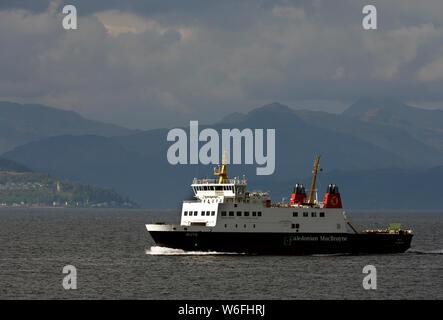 Caledonian MacBrayne car-ferry MV Bute presque en direction de la route de Wemyss Bay à Rothesay, Isle of Bute, Ecosse, Royaume-Uni. Banque D'Images