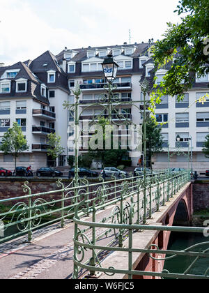 Passerelle du Faux-Rempart passerelle, bâtiment résidentiel, quartier Neustadt, Strasbourg, Alsace, France, Europe, Banque D'Images