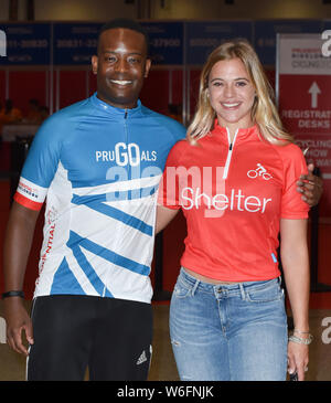 Chafilwa Mulenga et Laura Crane à l'ouverture de la Prudential RideLondon Cycling Show à Londres. Banque D'Images