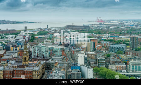 Vue sur l'horizon de l'antenne du centre-ville de Liverpool à partir de la Radio City Tour construite en 1969. Banque D'Images