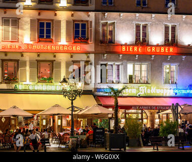 Strasbourg, terrasses de restaurants, Place place Gutenberg, nuit, Alsace, France, Europe, Banque D'Images