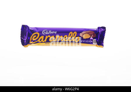 Chocolat au lait Cadbury Caramello candy bar rempli de caramel Banque D'Images