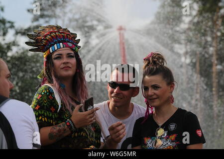 Nowy, Polen, 1er août 2019, les jeunes. 25. Pol'et'Rock Festival est le plus grand festival non commerciaux en Europe. Cette année, le festival aura lieu le 3 août dans la ville de Kostrzyn nad Odra dans l'ouest de la Pologne. Banque D'Images