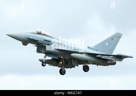 L'Eurofighter Typhoon Allemand arrivant à la Royal International Air Tattoo à Fairford RIAT 2019 RAF, Gloucestershire, Royaume-Uni Banque D'Images