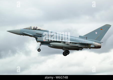 L'Eurofighter Typhoon Allemand arrivant à la Royal International Air Tattoo à Fairford RIAT 2019 RAF, Gloucestershire, Royaume-Uni Banque D'Images