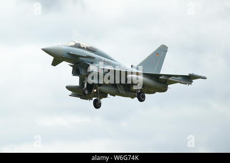 L'Eurofighter Typhoon Allemand arrivant à la Royal International Air Tattoo à Fairford RIAT 2019 RAF, Gloucestershire, Royaume-Uni Banque D'Images