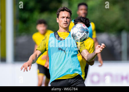 Bad Ragaz, Suisse. 06Th Aug 2019. Camp d'entraînement de football, Borussia Dortmund Dortmund Thomas Delaney arrête la balle avec sa poitrine. Crédit : David Inderlied/dpa/Alamy Live News Banque D'Images