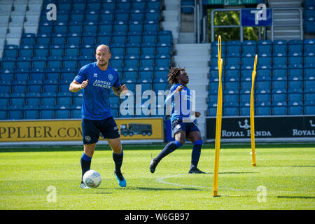 Toni Leistner et Ebere Eze de QPR Banque D'Images