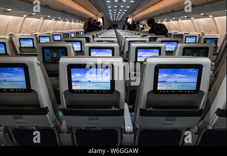 LE BOURGET PARIS - JUN 20, 2019 : la cabine de l'Airbus A3330neo avion du passager d'Air France au Bourget. Banque D'Images