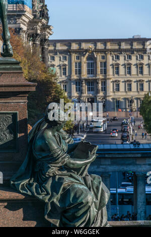 BERLIN, ALLEMAGNE - 26 septembre 2018 : se concentrer sur un côté de la statue équestre de Frédéric-Guillaume IV de Prusse fait par Alexander Calandrelli et Banque D'Images