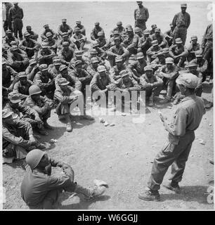 La formation des troupes éthiopiennes en Corée. Une classe dans les renseignements militaires. En règle générale, l'enseignement est donné par les Américains par l'intermédiaire d'interprètes à l'Ethiopian officiers qui à leur tour de leurs propres hommes. ; notes générales : utilisation de la guerre et des conflits Nombre 1389 lors de la commande d'une reproduction ou demande d'informations sur cette image. Banque D'Images