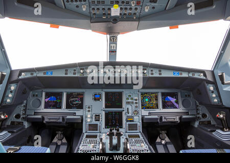 LE BOURGET PARIS - JUN 20, 2019 : Vue aérienne de l'Airbus A330neo passenger plane sur l'affichage au Bourget. Banque D'Images