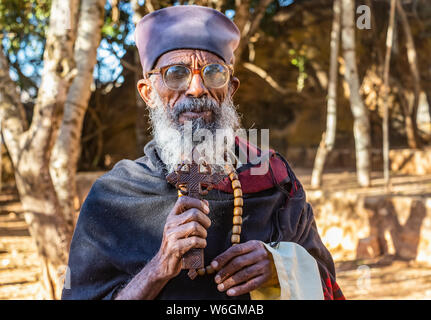 Prêtre orthodoxe éthiopien; Wukro, région du Tigray, Éthiopie Banque D'Images