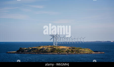 Parc éolien offshore en mer Baltique au large de la côte du Danemark le 18 juillet 2019 Banque D'Images