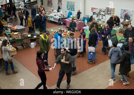 Farmers Market dans l'Atrium Mall dans le centre-ville de Troy NY Banque D'Images