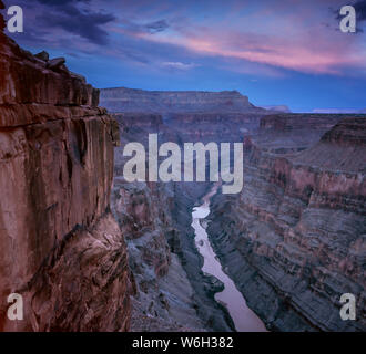 Crépuscule, Toroweap, donnent sur la rivière Colorado, le Parc National du Grand Canyon, Arizona Banque D'Images