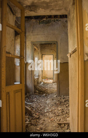 Avila, Castille et Leon, Espagne - 24 novembre 2013 : Couloir intérieur mystique en ruines Banque D'Images