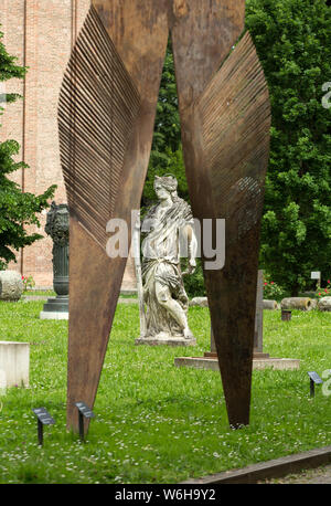 L'art contemporain dans le jardin du musée civique des ermites. Padoue, Italie Banque D'Images