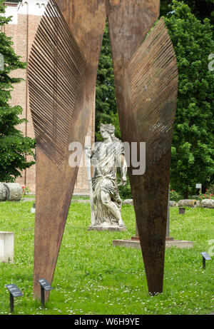 L'art contemporain dans le jardin du musée civique des ermites. Padoue, Italie Banque D'Images