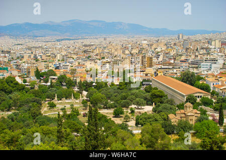 Vue panoramique d'Athènes Ville et Stoa d'Attalos à partir de la colline de l'Acropole en Grèce Banque D'Images