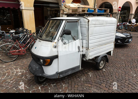 Padoue, Italie - 3 mai 2016 : Piaggio Ape50 à Rome. Piaggio Ape est un trois-roues Véhicule utilitaire léger produit pour la première fois en 1948 par Piaggio. Padoue, JE Banque D'Images