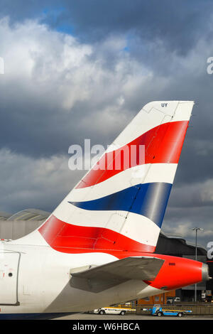 De l'aéroport Heathrow de Londres - Mars 2019 : dérive d'un jet de British Airways à l'aéroport Heathrow de Londres. Banque D'Images