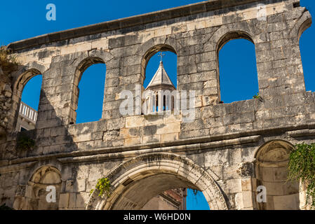 Saint Domnius clocher sur le péristyle du palais de Dioclétien, Split, Croatie Banque D'Images