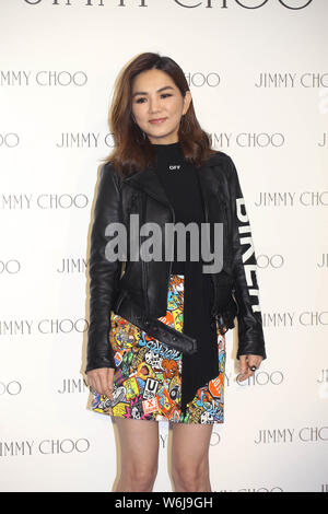 **Hors TAIWAN**Ella Chen Chia-hwa du Taïwanais pop girl group sécurité pose durant un événement promotionnel pour Jimmy Choo à Taipei, Taiwan, le 19 mars 2018. Banque D'Images
