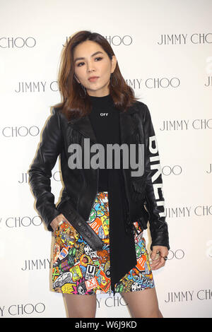 **Hors TAIWAN**Ella Chen Chia-hwa du Taïwanais pop girl group sécurité pose durant un événement promotionnel pour Jimmy Choo à Taipei, Taiwan, le 19 mars 2018. Banque D'Images