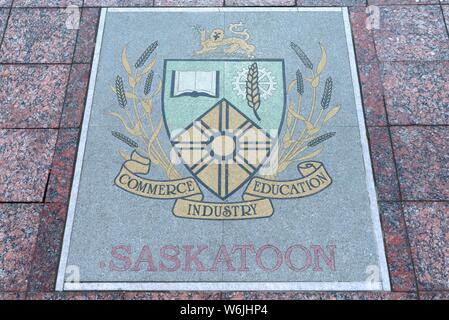 La plaque de base de Saskatoon, Canada, sur la place centrale de Czernowicz, Ukraine Banque D'Images