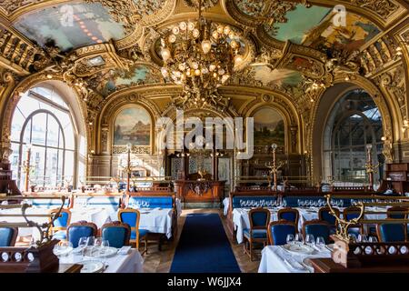 Gare Art déco, le restaurant Le Train Bleu, Gare de Lyon, Paris, France Banque D'Images