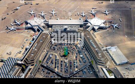 Vue aérienne, des avions au Terminal 2, aéroport de Cologne Bonn, Porz, Cologne, Rhénanie du Nord-Westphalie, Allemagne, Banque D'Images