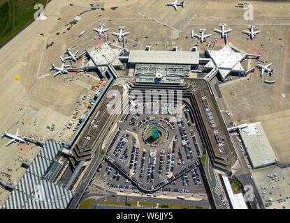 Vue aérienne, des avions au Terminal 2, aéroport de Cologne Bonn, Porz, Cologne, Rhénanie du Nord-Westphalie, Allemagne, Banque D'Images