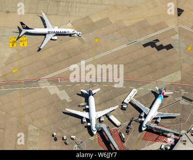 Vue aérienne, des avions au Terminal 2, aéroport de Cologne Bonn, Porz, Cologne, Rhénanie du Nord-Westphalie, Allemagne, Banque D'Images