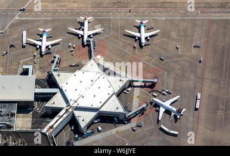 Vue aérienne, des avions au Terminal 2, aéroport de Cologne Bonn, Porz, Cologne, Rhénanie du Nord-Westphalie, Allemagne, Banque D'Images