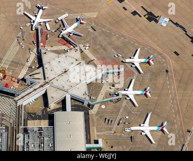 Vue aérienne, des avions au Terminal 2, aéroport de Cologne Bonn, Porz, Cologne, Rhénanie du Nord-Westphalie, Allemagne, Banque D'Images