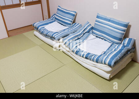 Lits Matelas sur tatamis, de style japonais. Banque D'Images