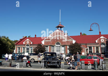 Motueka, Nouvelle-Zélande/Tasman - Février 17, 2013 : Vintage car show à Motueka High Street en face du musée. Banque D'Images