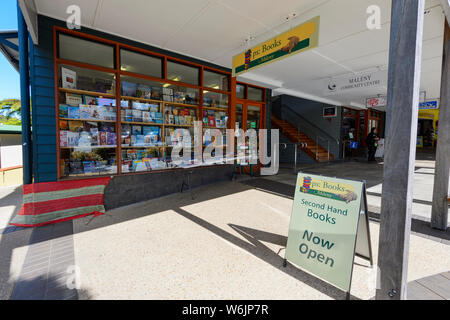 Une librairie de seconde main dans la petite ville rurale de Maleny, Queensland, Queensland, Australie Banque D'Images