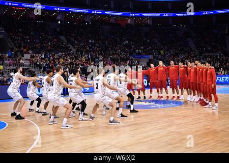 Les joueurs de Nouvelle-zélande effectuer kiwi haka dance pour égayer dans leur groupe un troisième match contre la Chine lors de la Coupe du Monde de Basketball FIBA 2019 Banque D'Images